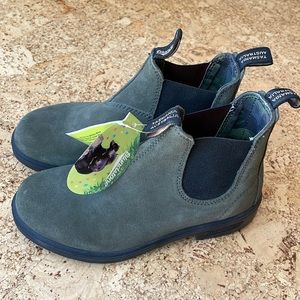 Kids blundstone size 3, big kid size 4-4.5